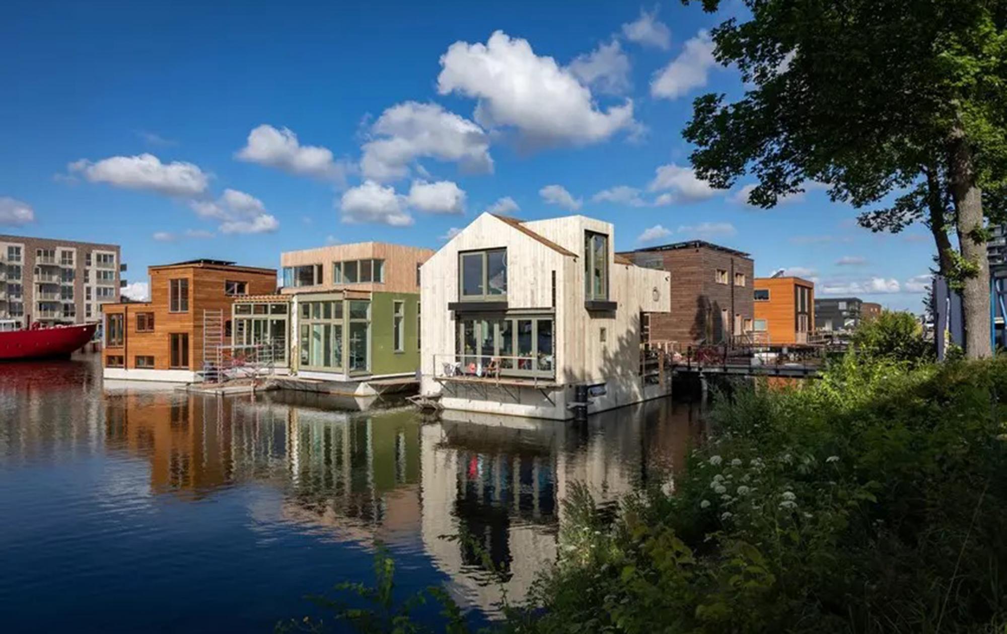 Плавучие дома в больших городах. Почему в Амстердаме так популярны новые кварталы на воде